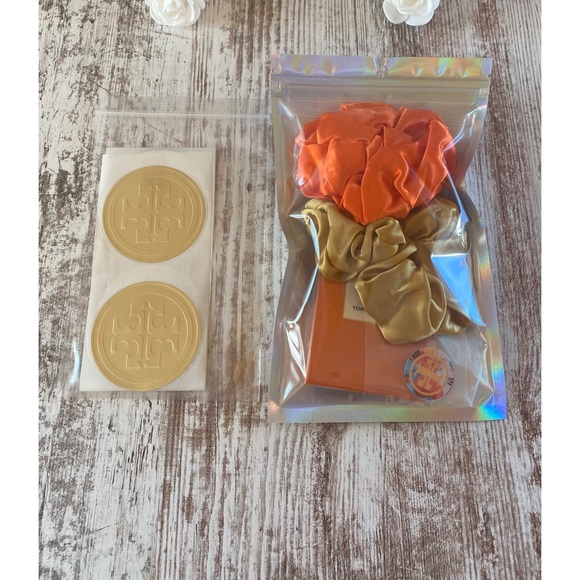 Brand new Tory Burch exclusive bundle - Picture 2 of 7